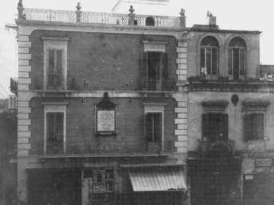 Assieme all�edificio fu distrutta anche la lapide affissa nel 1913 in occasione del centenario della fondazione del borgo